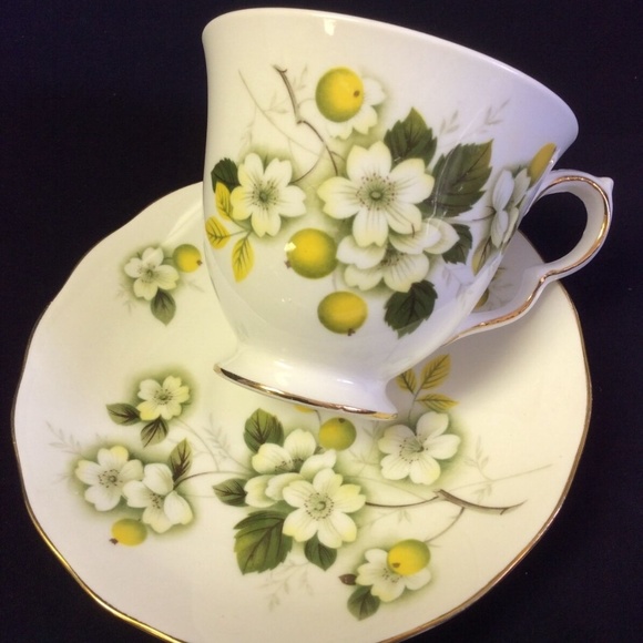 Queen Anne Bone China England Tea Cup & Saucer White & yellow floral Ridgway - Picture 3 of 5